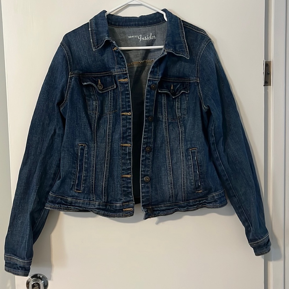 ⚪️⚪️Women’s jean coat size large